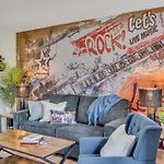 East Nash 12 Mins To Broadway Sleeps 6