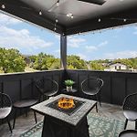 Walk To Belmont, 12 South With Private Patio And Garage