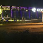 2 5 Miles To Dwntn Rec Room Geodis Right Behind