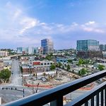 New Condo In Nashville, Pool Gym Rooftop & Laundry 5 Min From Broadway