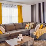 Cozy Condo, Minutes From Broadwy, Sleeps 5