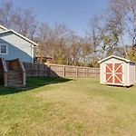 3 Bedroom Home- Huge Yard For Pets 4 Miles To Broadway