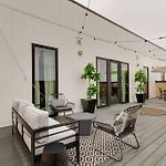 Luxury Balcony Retreat • Near Broadway