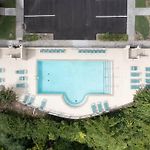 Vibrant Riverfront 2Bd With A Pool