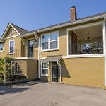 Golf Views, Porch Vibes, 3Mi To Broadway!