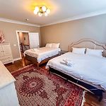 7 Min From Broadway! 3 Bed 2.5 Bath