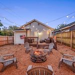Fully Furnished Bungalow With Deck Near City Center