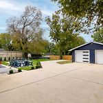 Luxury Home- Huge Yard, Fire Pit, Game And Movie Room