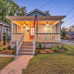 Fully Furnished Bungalow With Deck Near City Center