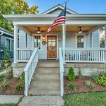 Fully Furnished Bungalow With Deck Near City Center