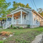 Fully Furnished Bungalow With Deck Near City Center
