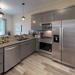 Great Location 1 Bedroom Sleeps 4