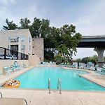 Riverfront Oasis Pool King Bed Walk To Broadway