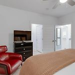 Elegant Townhouse Near Broadway