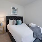 Ten Minutes To Broadway Stylish Gated Townhome