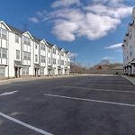 Ten Minutes To Broadway Pet Friendly Escape