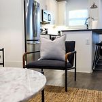 Ten Minutes To Broadway Gorgeous Gated Townhome