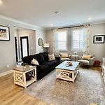 Modern Downtown Home Brand New Great Location