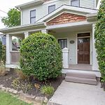 Southern City Comfort Huge Private Backyard