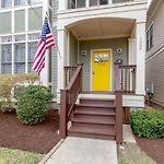Vibrant Trendy Two Bedroom Home Near Marathon Village