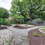 Tranquil East Nash Escape - Pool Table