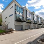 Modern 4 Bedroom 2.5 Bath Gorgeous Getaway