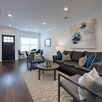 Beautiful Townhomes 2 Units With Outdoor Patios