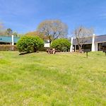 Vibrant Studio Retreat - South Nashville