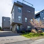 The Americana 4 Bedroom 3.5 Bath Central Luxury Home