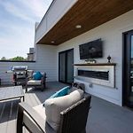 Metro Charm - Rooftop Lounge - Hot Tub