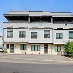 Two Townhomes- Rooftop Lounge- Hot Tub- City Views