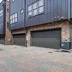Two Townhomes - Hot Tubs And Rooftop Balconies