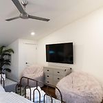 Luxury Hillsboro Village Rooftop Retreat Sleep 12 W Chef S Kitchen Smart Tvs & Garage Walk To Vanderbilt Pancake Pantry & Boutique Shopping Minutes To Broadway 12 South & The Parthenon 24 7 Hospitality
