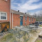 6 Mi To Downtown: 70S-Themed Home In Nashville!