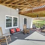 Rustic Cowboy Ranch Retreat: Stay Near Nashville