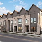 Two Adjacent Homes Sleeps 24 Only 3 Miles To Broadway