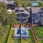 New Modern Multi-Level Home Pooltable & Rooftop