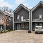 Luxe Home With Gated Parking Private Balcony And 4 Miles To Downtown