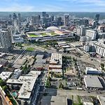 Beverly Nash Downtown, Incredible Skyline Views, Walk To Broadway!