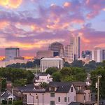 Downtown Views Glam Stations Close To Broadway