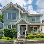 Private Backyard - Near Bicentennial Park