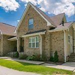 Huge Home For Groups Near Downtown