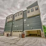 Beautiful Balcony Sleeps 12 4 Miles From Broadway