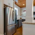 Charming Home - Near Dt Pet Friendly