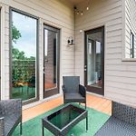 Pet-Friendly Abode W/ Balcony In East Nashville!