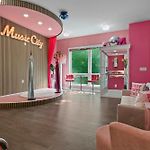 Pink Honky-Tonk Karaoke Stage, Pink Glam & Bar