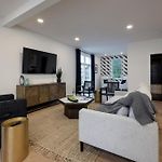 Skyline Luxury - Rooftop Deck- King Suites-Garage