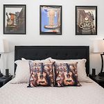 East Nash Condo For 4 With Public Rooftop Near Dt