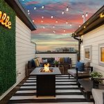 Walk To Vanderbilt And Belmont With Garage And Rooftop Deck