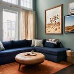 Soaring Ceilings & King Beds Overlooking Courtyard, 1 Of 7 Themed Lofts At Cowrite, Find Coffee And Tacos Downstairs, Complimentary Spin Class, Walk To Shopping In 12 South, 10 Minutes To Broadway, Parking, 24 Hr Hospitality